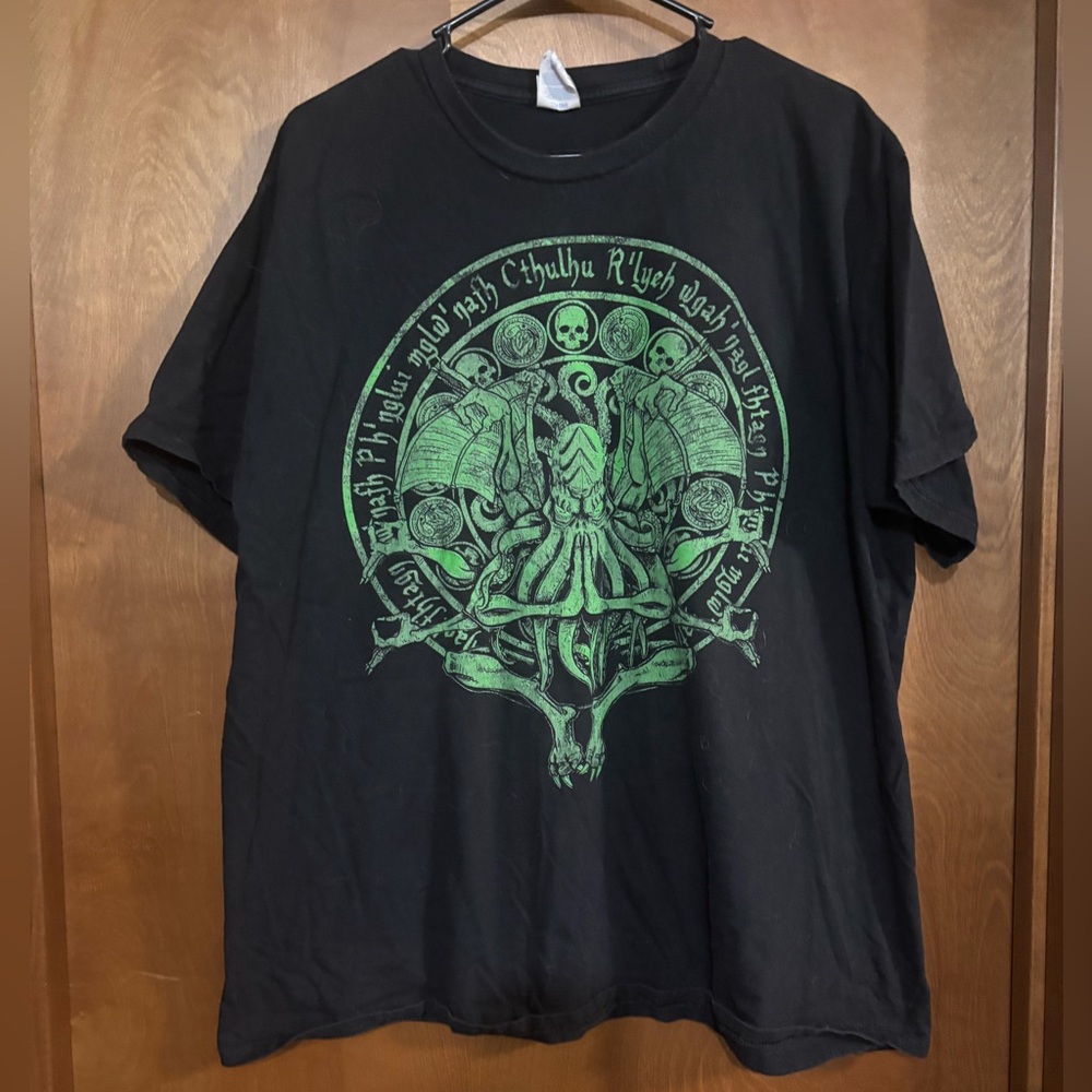 Black and Green Cthulhu shirt